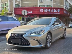 Lexus ES 200 Premium Edition - photo 1