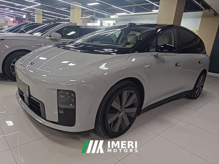 Li Auto i8 Standard Edition