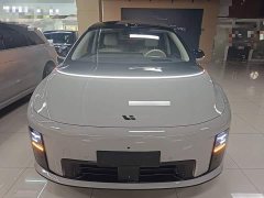Li Auto i8 Standard Edition - photo 2