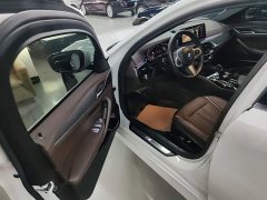 BMW 5 Series Facelift 530Li Premier M Sport Package - ფოტო 15