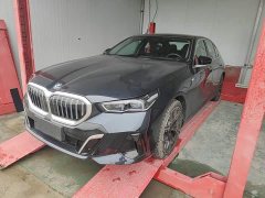 BMW 5 Series 530Li Luxury M Sport Package - ფოტო 1