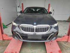 BMW 5 Series 530Li Luxury M Sport Package - ფოტო 2