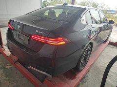 BMW 5 Series 530Li Luxury M Sport Package - ფოტო 6
