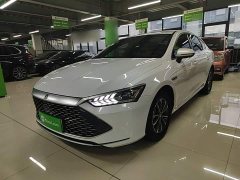 BYD Qin PLUS Glory Edition DM-i 55KM Leading - фото 1