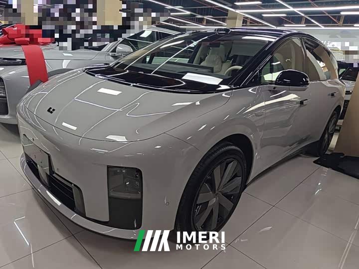 Li Auto i8 Standard Edition - ავტომობილი ჩინეთიდან