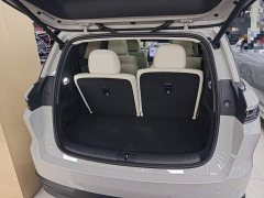 Li Auto i8 Standard Edition - ფოტო 18