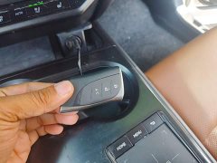 Lexus UX New Energy 300e Pure Joy Edition - ფოტო 9