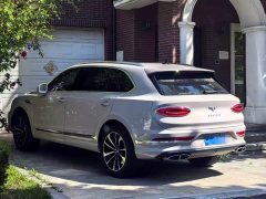 Bentley Bentayga 4.0T V8 Long Wheelbase - photo 8