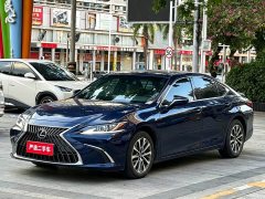 Lexus ES 200 Excellence Edition - ფოტო 1
