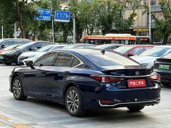 Lexus ES 200 Excellence Edition - ფოტო 4