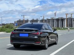 Lexus ES 300h Excellence Edition - ფოტო 5