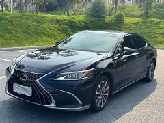 Lexus ES 200 Excellence Edition - ფოტო 1