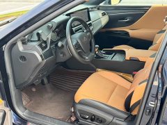 Lexus ES 200 Excellence Edition - ფოტო 4