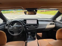 Lexus ES 200 Excellence Edition - ფოტო 5