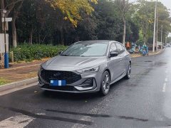 Ford Focus Hatchback EcoBoost 180 Automatic ST Line - ფოტო 1