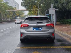 Ford Focus Hatchback EcoBoost 180 Automatic ST Line - ფოტო 6