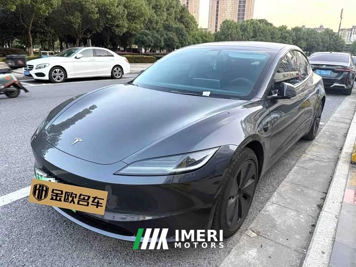 Tesla Model 3 Rear-Wheel Drive - автомобиль из Китая