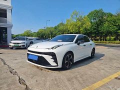 Lynk & Co 03 1.5T DCT Pro - ფოტო 1