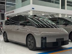 Li Auto Li Xiang MEGA Ultra - ფოტო 3