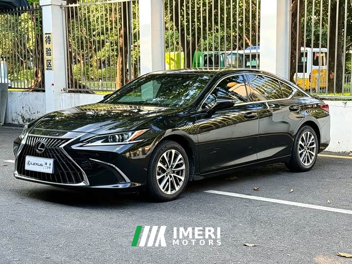 Lexus ES 300h Excellence Edition