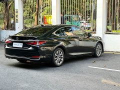 Lexus ES 300h Excellence Edition - photo 4