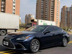 Lexus ES 300h Excellence - ფოტო 1