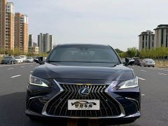 Lexus ES 300h Excellence - ფოტო 2