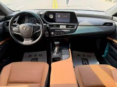 Lexus ES 300h Excellence - ფოტო 5