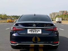 Lexus ES 300h Excellence - ფოტო 8
