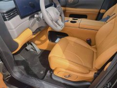 IM Motors Zhiji LS8 52 Max Luxury Six-Seater - ფოტო 4