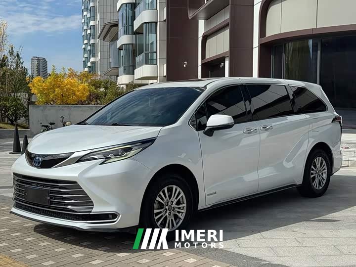 Toyota Sienna 2.5L Hybrid Premium Edition