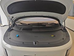 Li Auto i8 Standard Edition - ფოტო 5