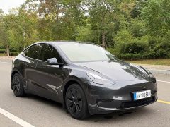 Tesla Model Y Rear-Wheel Drive - ფოტო 3