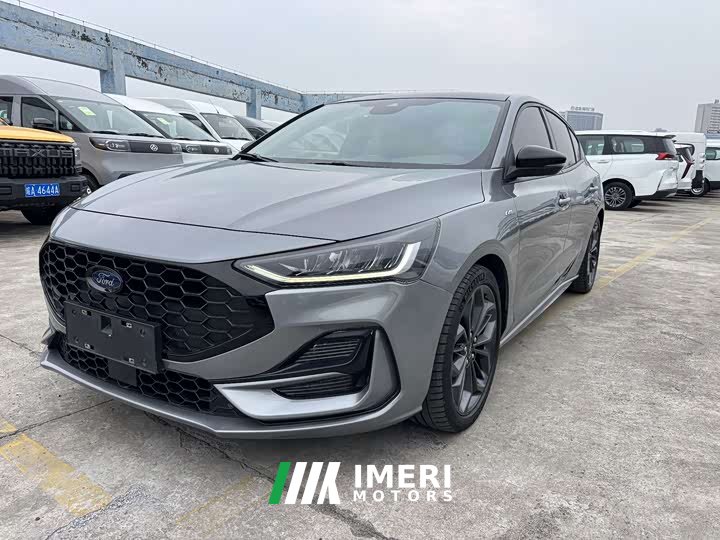 Ford Focus Sedan EcoBoost 180 Automatic ST Line