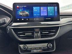 Ford Focus Sedan EcoBoost 180 Automatic ST Line - ფოტო 20