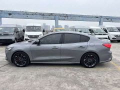 Ford Focus Sedan EcoBoost 180 Automatic ST Line - ფოტო 6