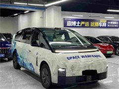 Li Auto Li Xiang MEGA Ultra - ფოტო 3