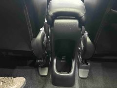 Honda Vezel 1.5L CVT Pioneer Edition - ფოტო 14