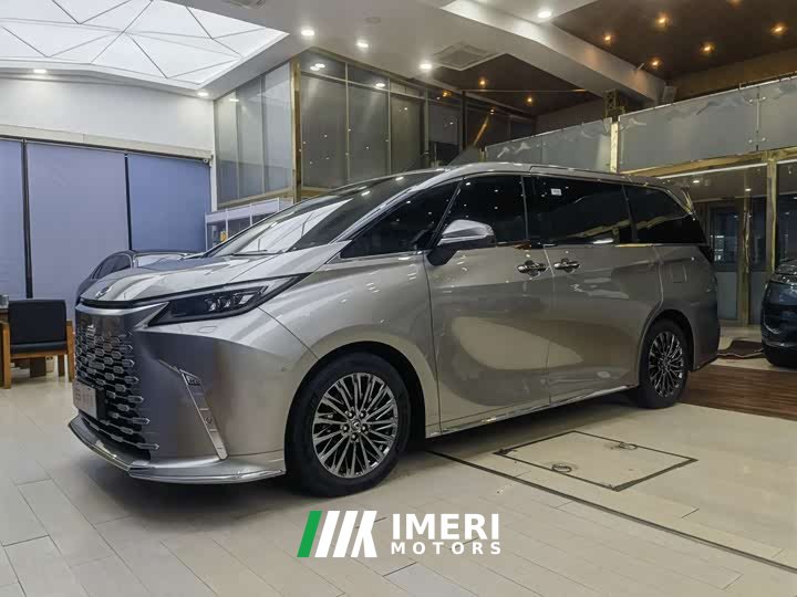 Lexus LM 2023 500h six-seater premium version