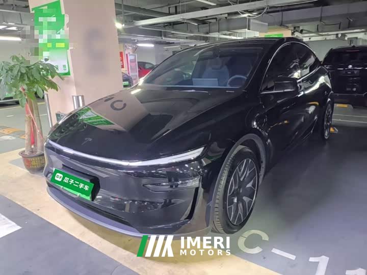 Tesla Model Y L Long Range All-Wheel Drive
