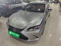 Lexus ES 260 Excellence Edition - ფოტო 1