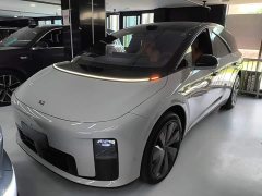 Li Auto i8 Standard Edition - ფოტო 1