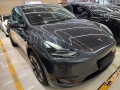 Tesla Model Y Rear-Wheel Drive - ფოტო 3