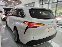 Toyota Sienna 2.5L Hybrid Premium Edition - ფოტო 4