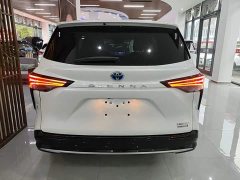 Toyota Sienna 2.5L Hybrid Premium Edition - ფოტო 5