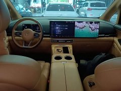 Voyah Lantu Dreamchaser PHEV AWD Excellence Kunpeng Edition - ფოტო 9