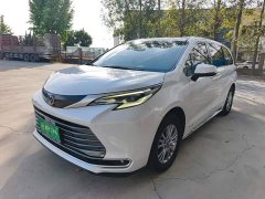Toyota Sienna 2.5L Hybrid Luxury - ფოტო 1