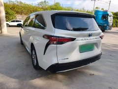 Toyota Sienna 2.5L Hybrid Luxury - ფოტო 4