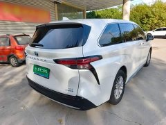 Toyota Sienna 2.5L Hybrid Luxury - ფოტო 6