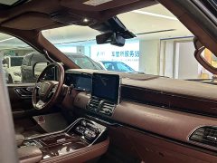 Lincoln Navigator Presidential Series 3.5T - ფოტო 13